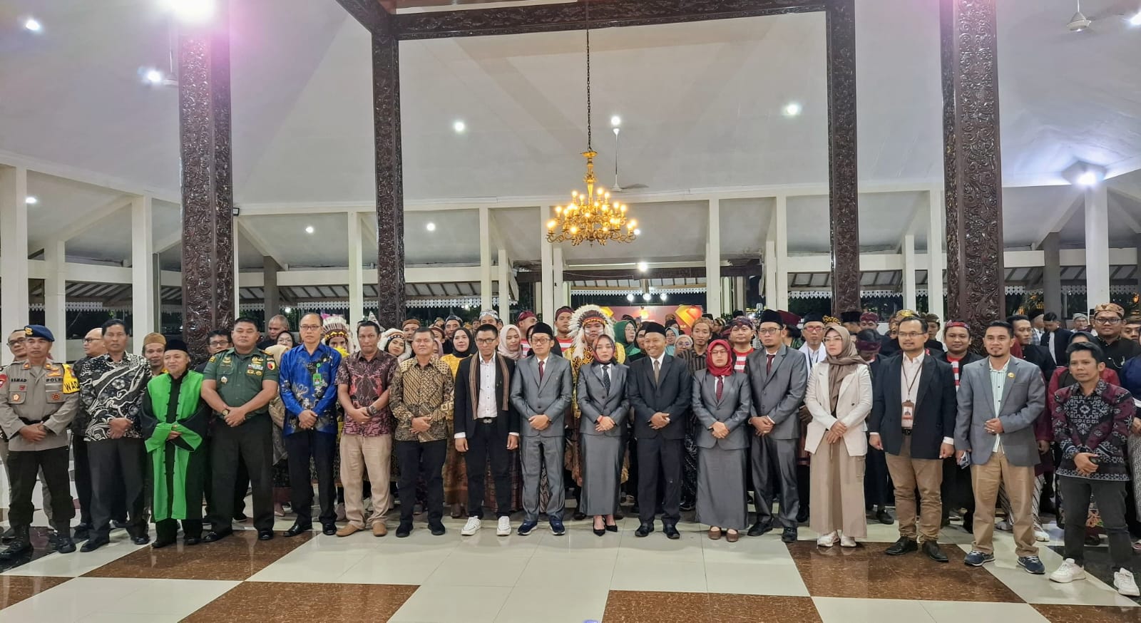 Foto Bersama para Komisioner Bawaslu dan KPU bersama PPK terpilih