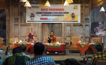 Kordiv SDMO Bawaslu Bondowoso Bapak Moh. Hasyim saat memberi arahan