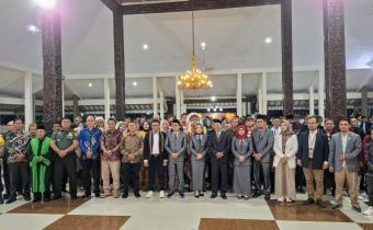 Foto Bersama para Komisioner Bawaslu dan KPU bersama PPK terpilih