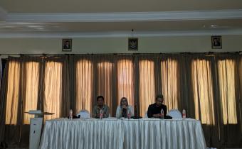 Bu Nani Agustina saat memberikan arahan pada panwascam existing